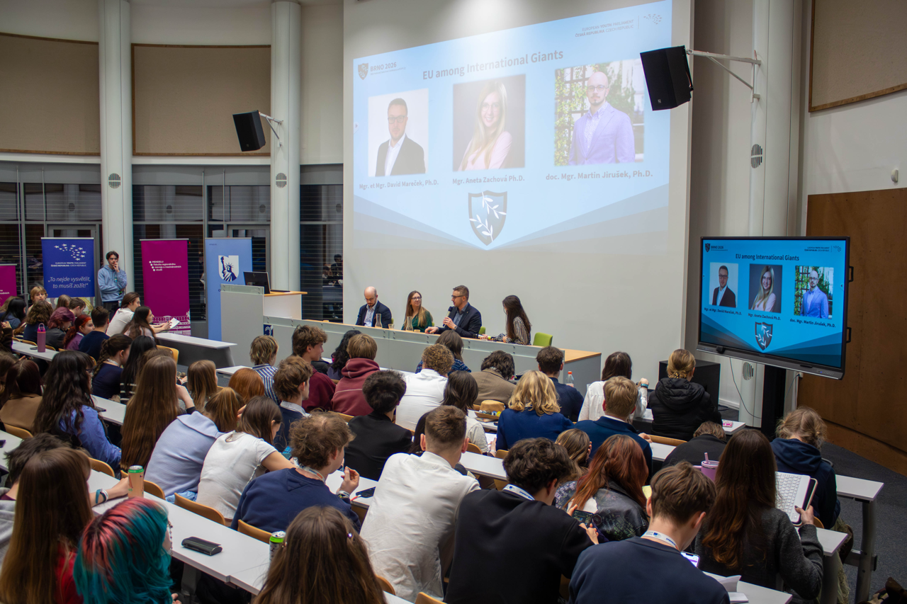 Panel Debate (Cover) ve velké velikosti